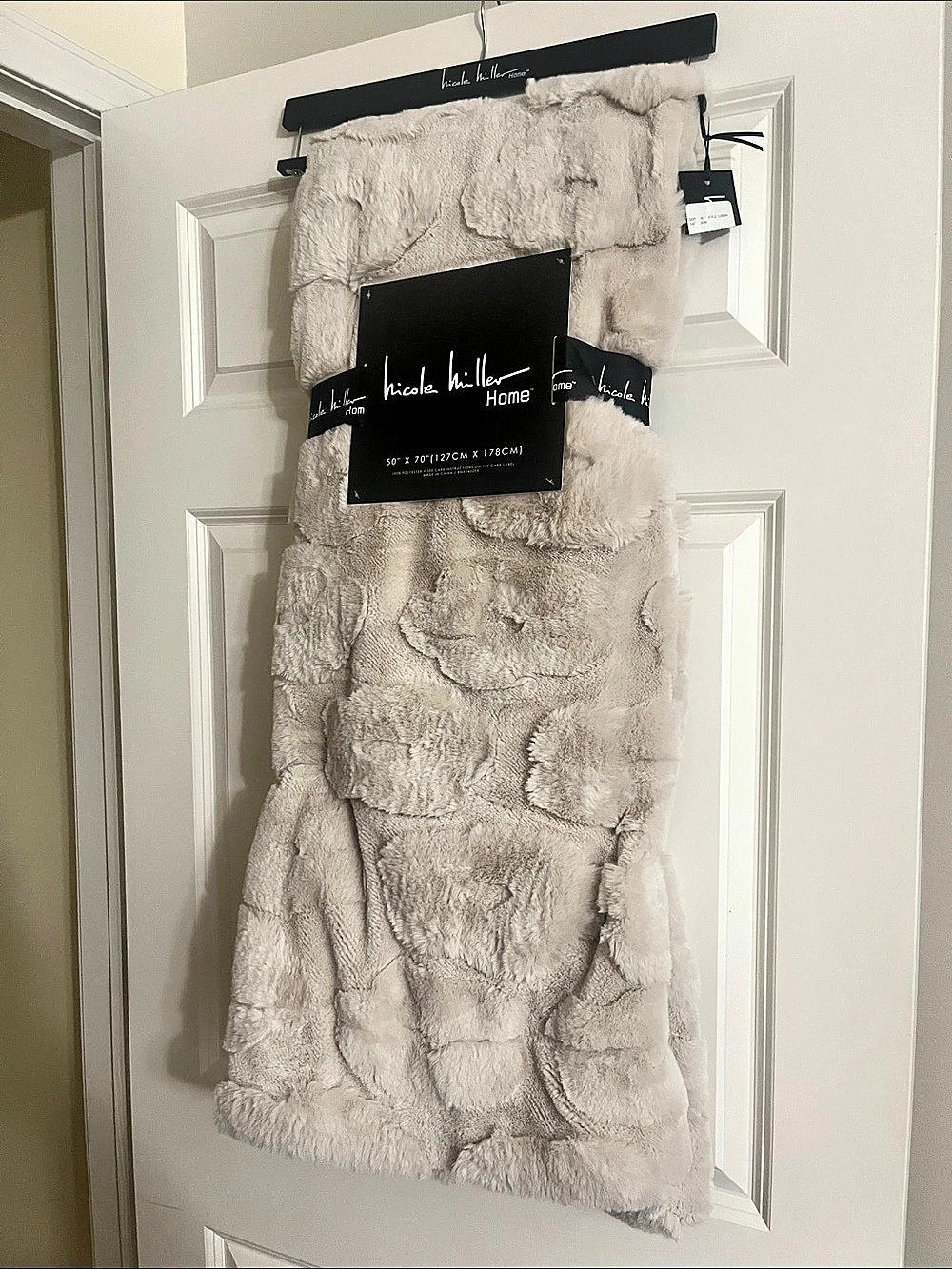 Nicole Miller Home Faux Fur Throw Blanket 50x70 Cream NWT